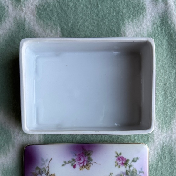 Vintage Lefton hand painted Floral Porcelain Trinket Box - Picture 6 of 10